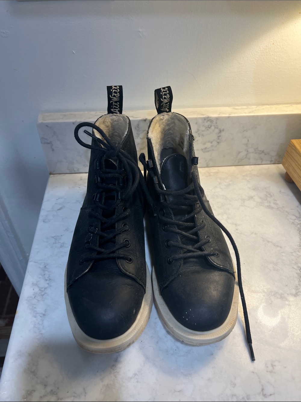 Sherpa-lined Dr. Martens Les Boot Fl